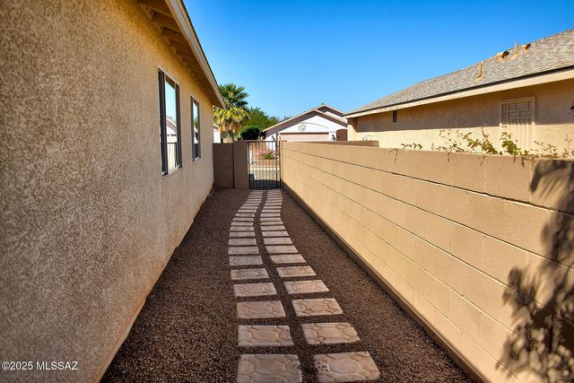 1382 N THUNDER RIDGE Drive, Tucson, AZ 85745