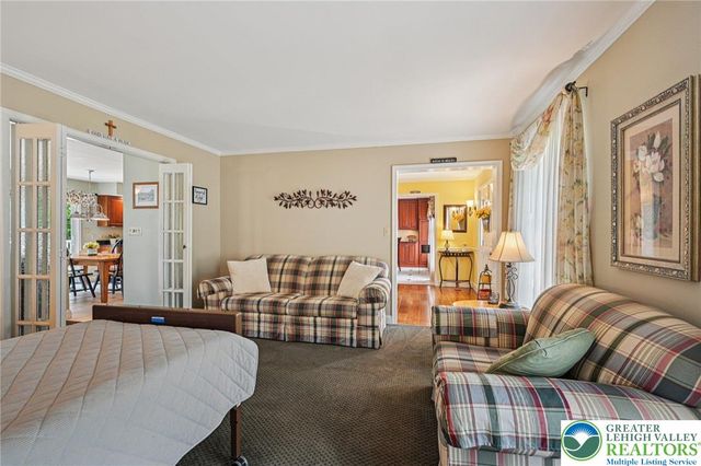 1325 Wynewood Road, South Whitehall Twp, PA 18069