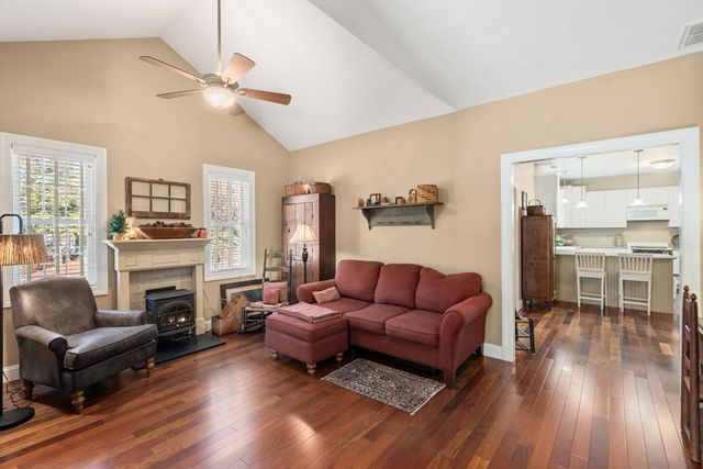 26 Fagan 26, Uxbridge, MA 01569