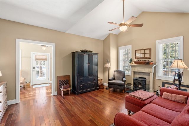 26 Fagan 26, Uxbridge, MA 01569