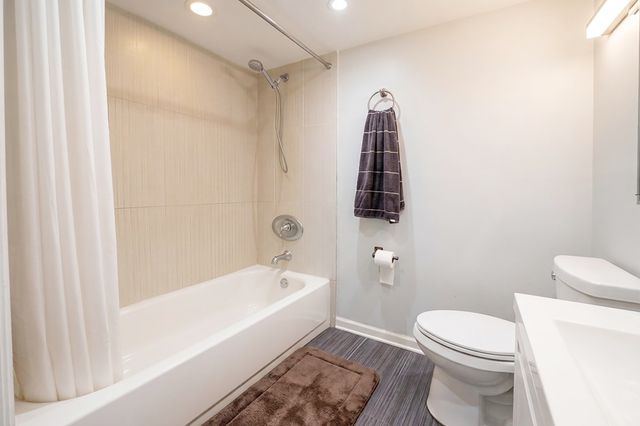 5500 Lincoln Avenue 510-E, Morton Grove, IL 60053