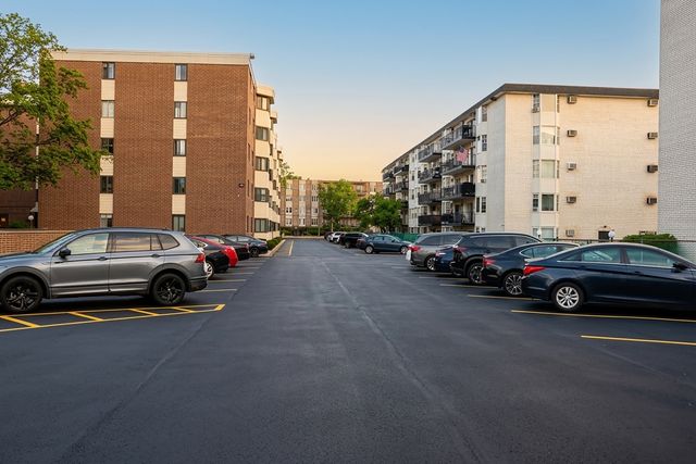 5500 Lincoln Avenue 510-E, Morton Grove, IL 60053