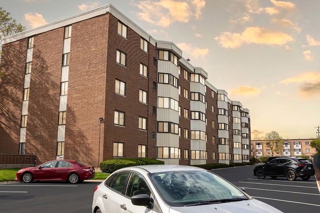 5500 Lincoln Avenue 510-E, Morton Grove, IL 60053