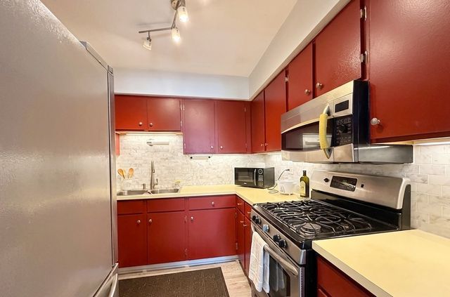 5500 Lincoln Avenue 510-E, Morton Grove, IL 60053