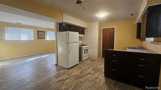 3024 Raskob Street, Flint, MI 48504