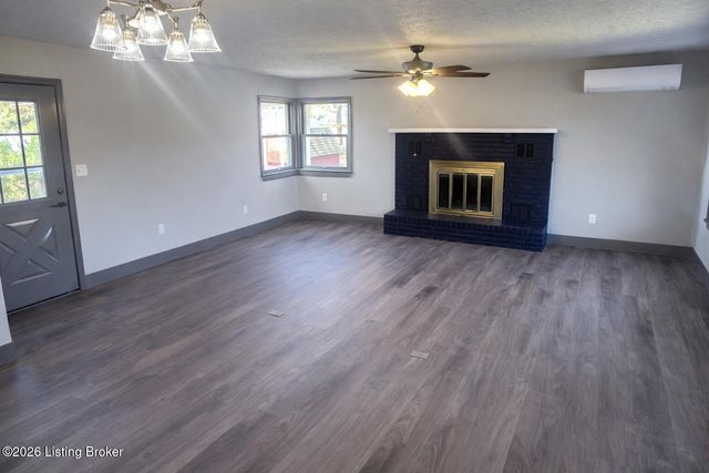 1057 Robin Rd, Radcliff, KY 40160