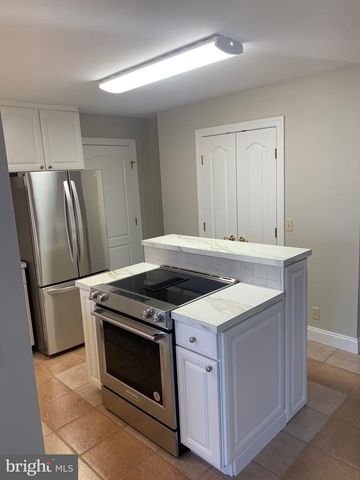 203 NOTTINGHAM RD, Louisa, VA 23093