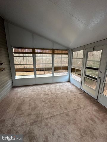 203 NOTTINGHAM RD, Louisa, VA 23093