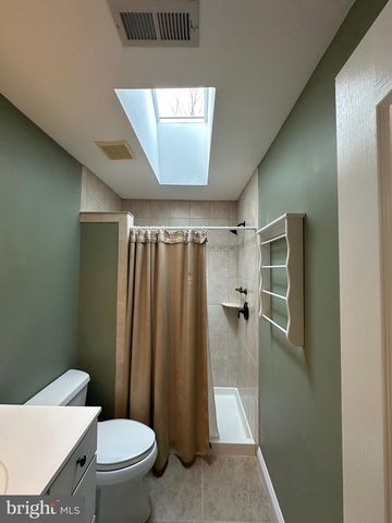 203 NOTTINGHAM RD, Louisa, VA 23093