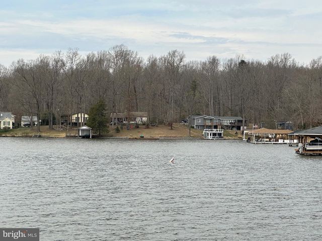 203 NOTTINGHAM RD, Louisa, VA 23093