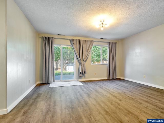 2257 Hemlock Ct NW, Salem, OR 97304