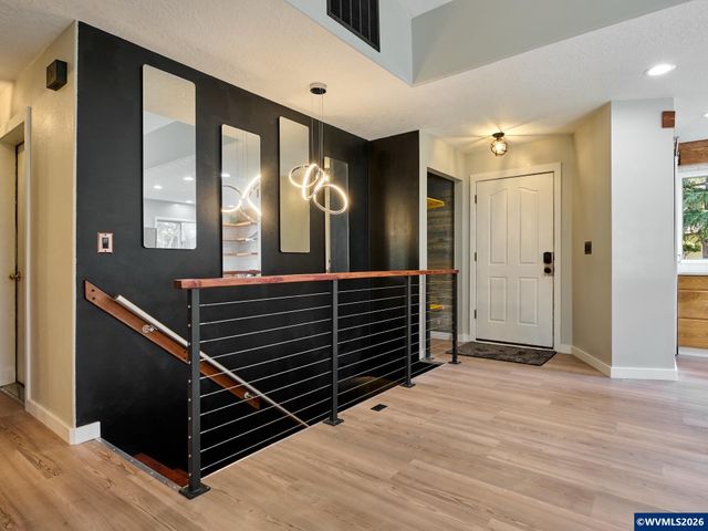 2257 Hemlock Ct NW, Salem, OR 97304