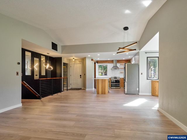 2257 Hemlock Ct NW, Salem, OR 97304