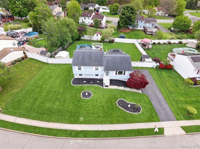7 Pembroke Road, Washingtonville, NY 10992