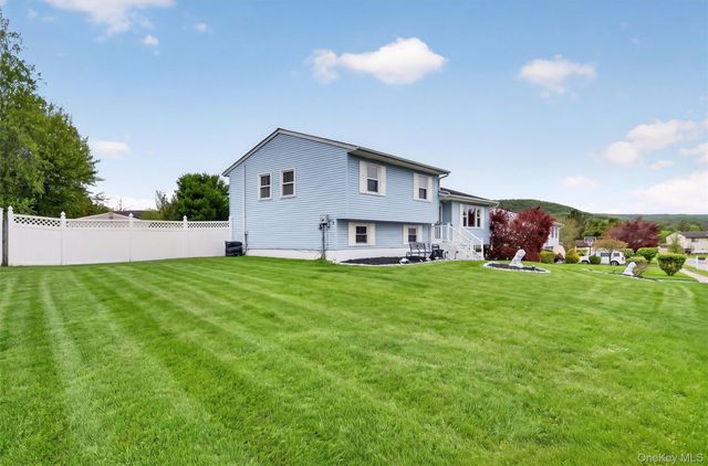 7 Pembroke Road, Washingtonville, NY 10992