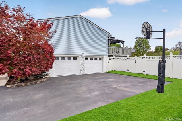 7 Pembroke Road, Washingtonville, NY 10992