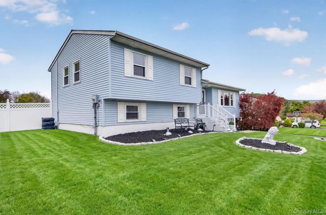 7 Pembroke Road, Washingtonville, NY 10992