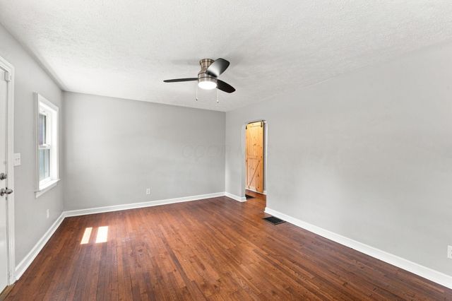 374 Rosslyn Avenue, Columbus, OH 43214