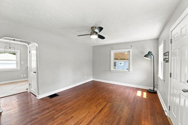 374 Rosslyn Avenue, Columbus, OH 43214