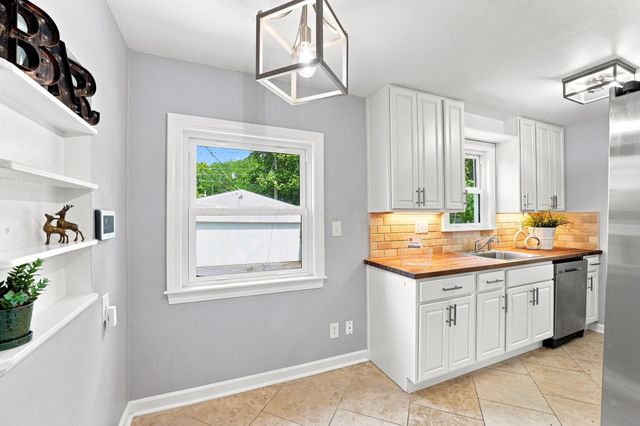 374 Rosslyn Avenue, Columbus, OH 43214