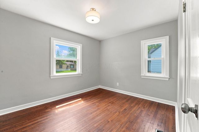 374 Rosslyn Avenue, Columbus, OH 43214