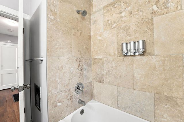 374 Rosslyn Avenue, Columbus, OH 43214