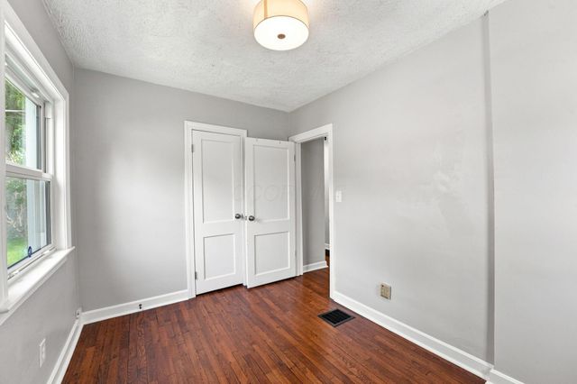 374 Rosslyn Avenue, Columbus, OH 43214