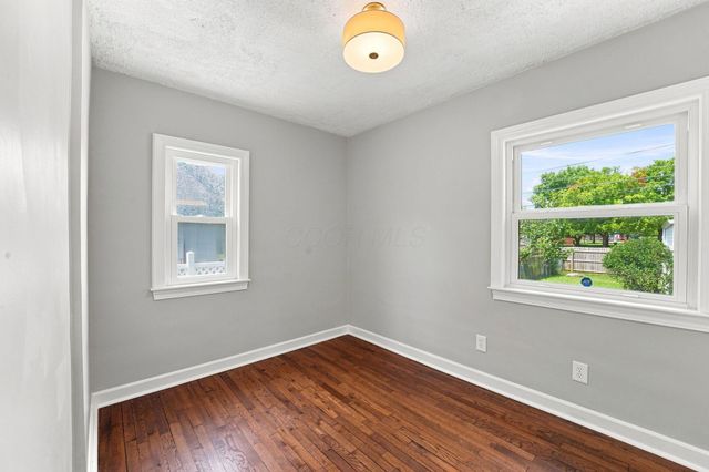 374 Rosslyn Avenue, Columbus, OH 43214