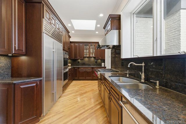 5 Cedar Lane, Glen Cove, NY 11542