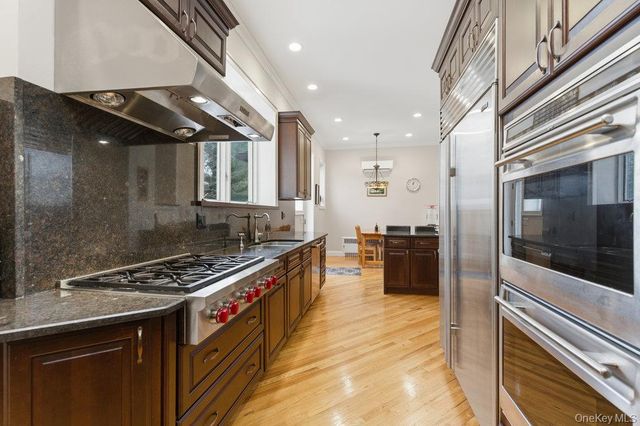 5 Cedar Lane, Glen Cove, NY 11542