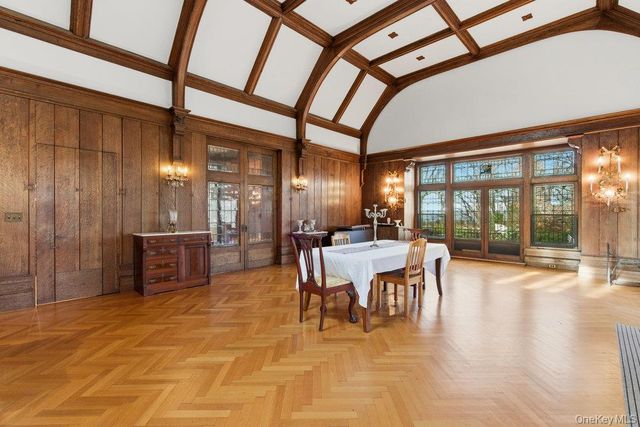 5 Cedar Lane, Glen Cove, NY 11542