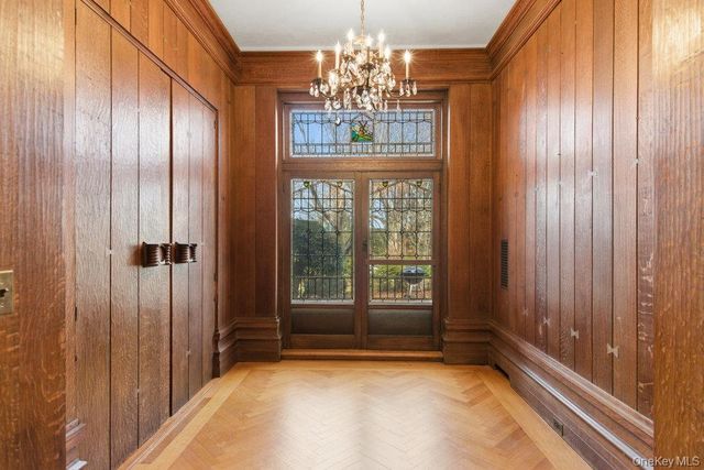 5 Cedar Lane, Glen Cove, NY 11542