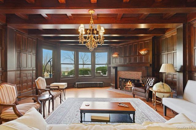 5 Cedar Lane, Glen Cove, NY 11542