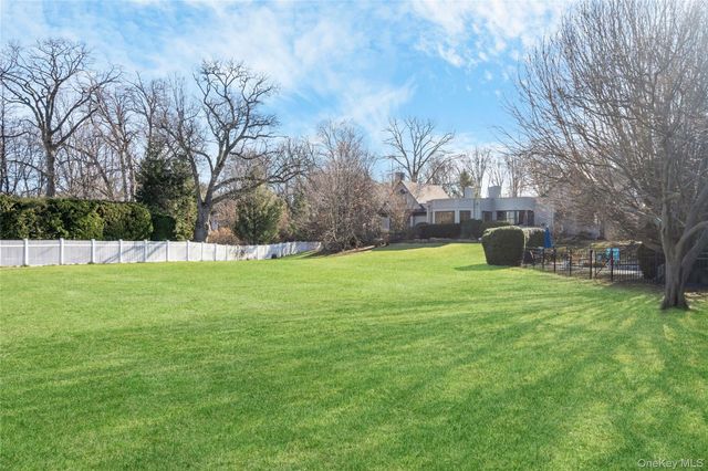 5 Cedar Lane, Glen Cove, NY 11542