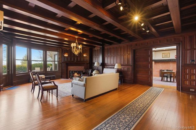 5 Cedar Lane, Glen Cove, NY 11542