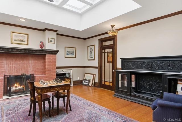 5 Cedar Lane, Glen Cove, NY 11542