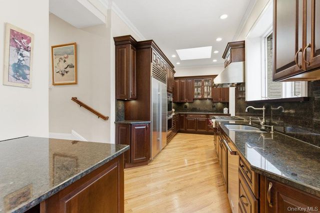 5 Cedar Lane, Glen Cove, NY 11542