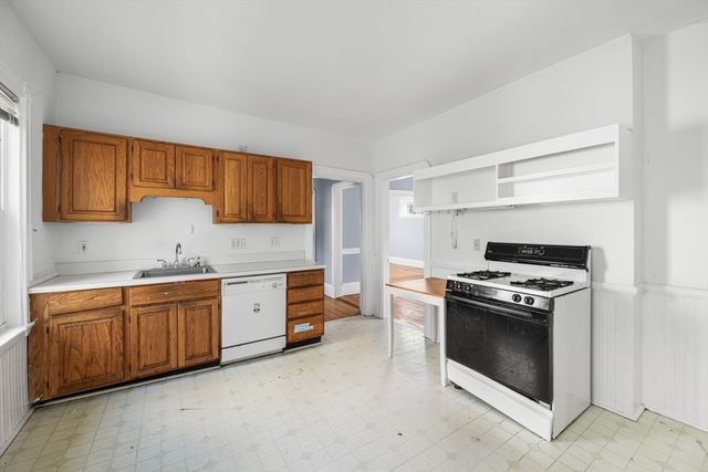 29 Victoria St, Somerville, MA 02144