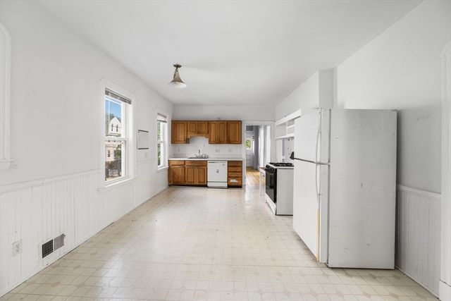 29 Victoria St, Somerville, MA 02144