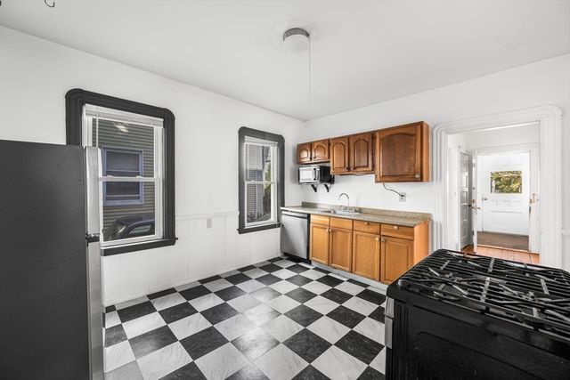 29 Victoria St, Somerville, MA 02144