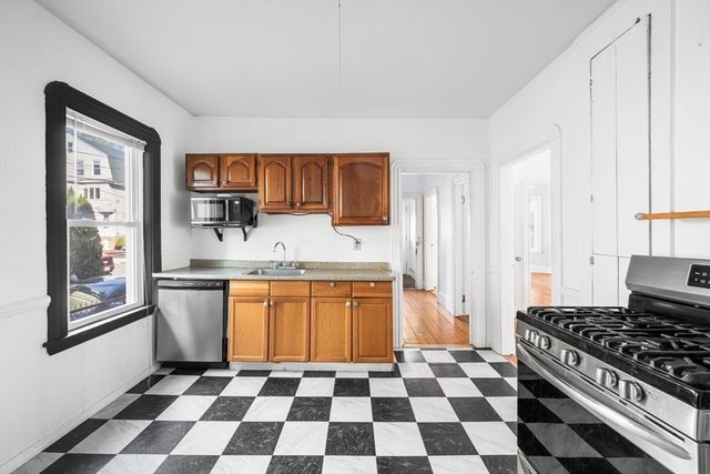 29 Victoria St, Somerville, MA 02144
