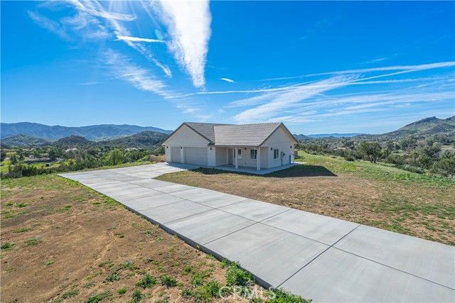 10540 Darling Road, Agua Dulce, CA 91390
