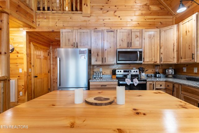 2138 Rising Fawn Way, Sevierville, TN 37876