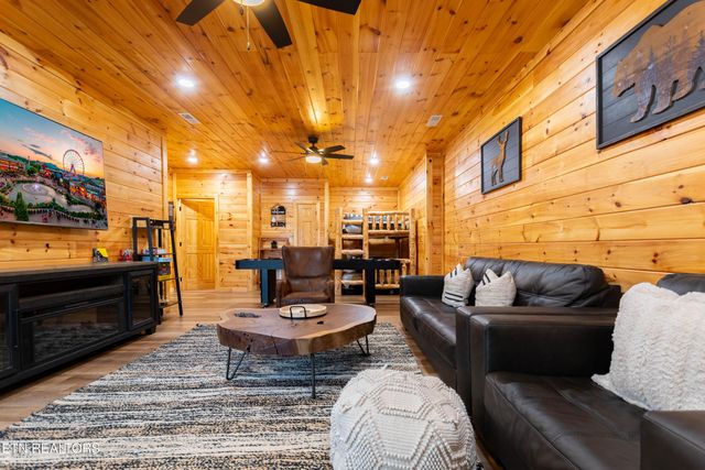 2138 Rising Fawn Way, Sevierville, TN 37876