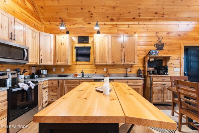 2138 Rising Fawn Way, Sevierville, TN 37876