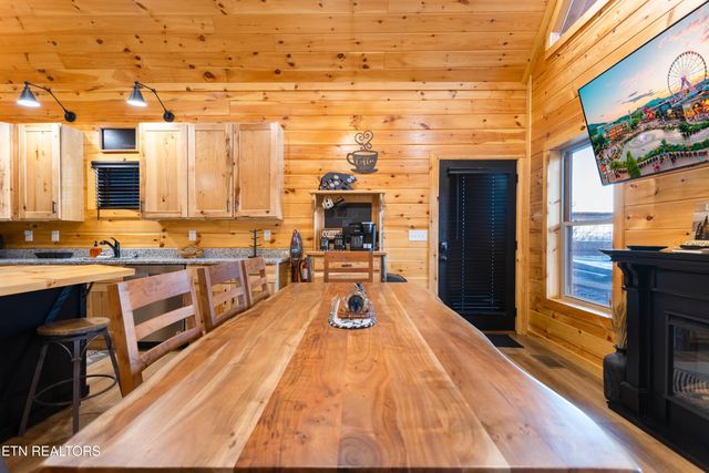 2138 Rising Fawn Way, Sevierville, TN 37876