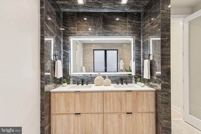 338 S HICKS ST, Philadelphia, PA 19102