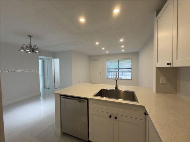 2500 W 67th Pl 21-26, Hialeah, FL 33016