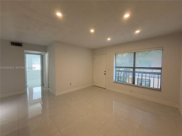 2500 W 67th Pl 21-26, Hialeah, FL 33016
