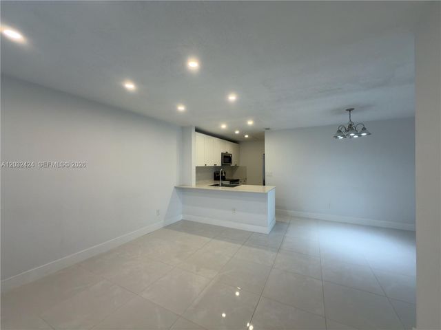 2500 W 67th Pl 21-26, Hialeah, FL 33016